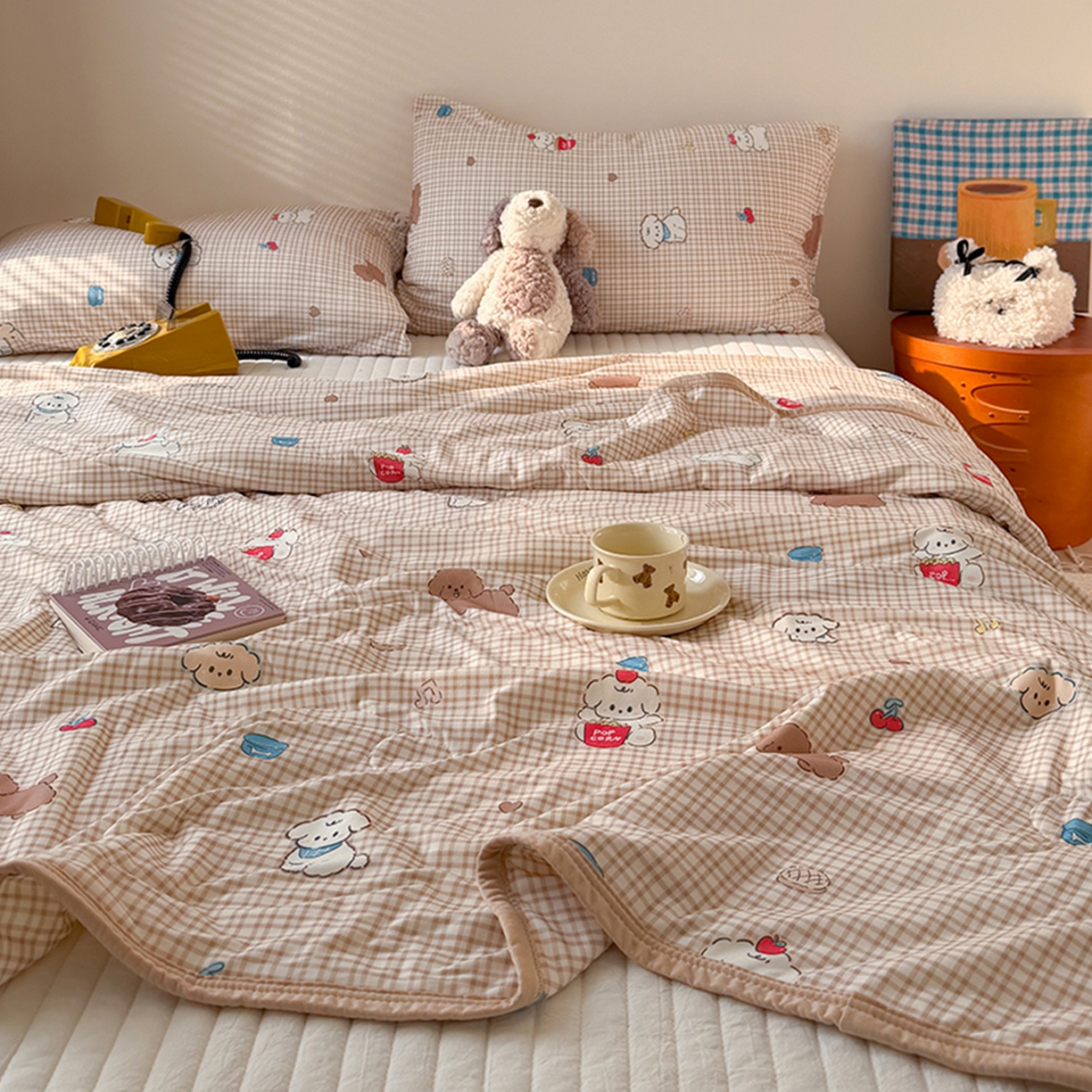 91家纺网 家纺一手货源 找家纺 桃子家居 2026新款A类卡通小清新印花高品质牛奶丝软糯针织棉包边夏被系列 针织棉-奶芙小屋