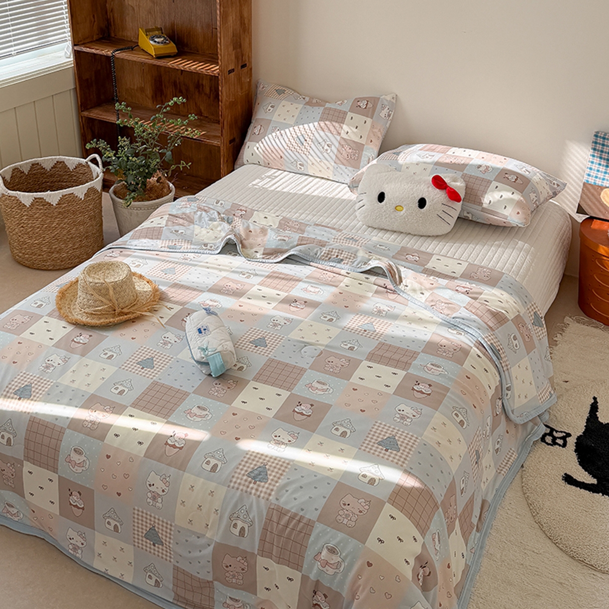 91家纺网 家纺一手货源 找家纺 桃子家居 2026新款A类卡通小清新印花高品质牛奶丝软糯针织棉包边夏被系列 针织棉-奶咖暖糖屋