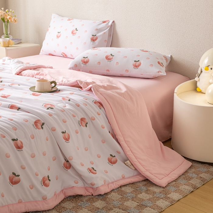 91家纺网 家纺一手货源 找家纺 爱屋及屋 2026新款水洗棉印花夏被夏凉被被子被芯 元气桃桃