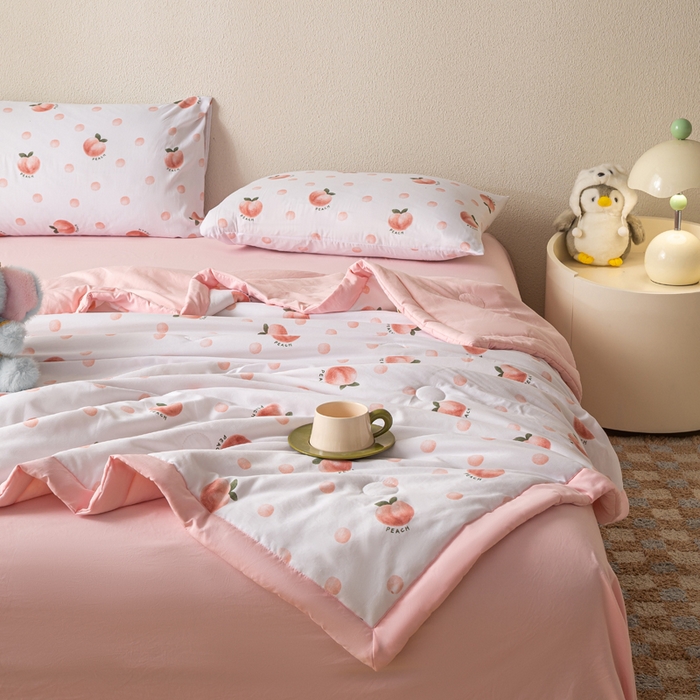 91家纺网 家纺一手货源 找家纺 爱屋及屋 2026新款水洗棉印花夏被夏凉被被子被芯 元气桃桃