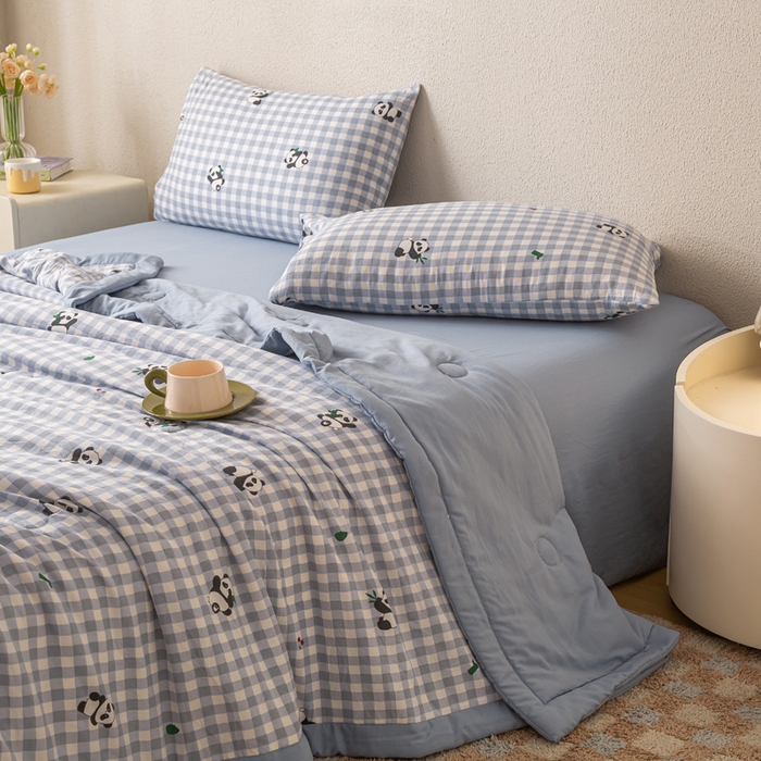 91家纺网 家纺一手货源 找家纺 爱屋及屋 2026新款水洗棉印花夏被夏凉被被子被芯 蓝格子熊猫