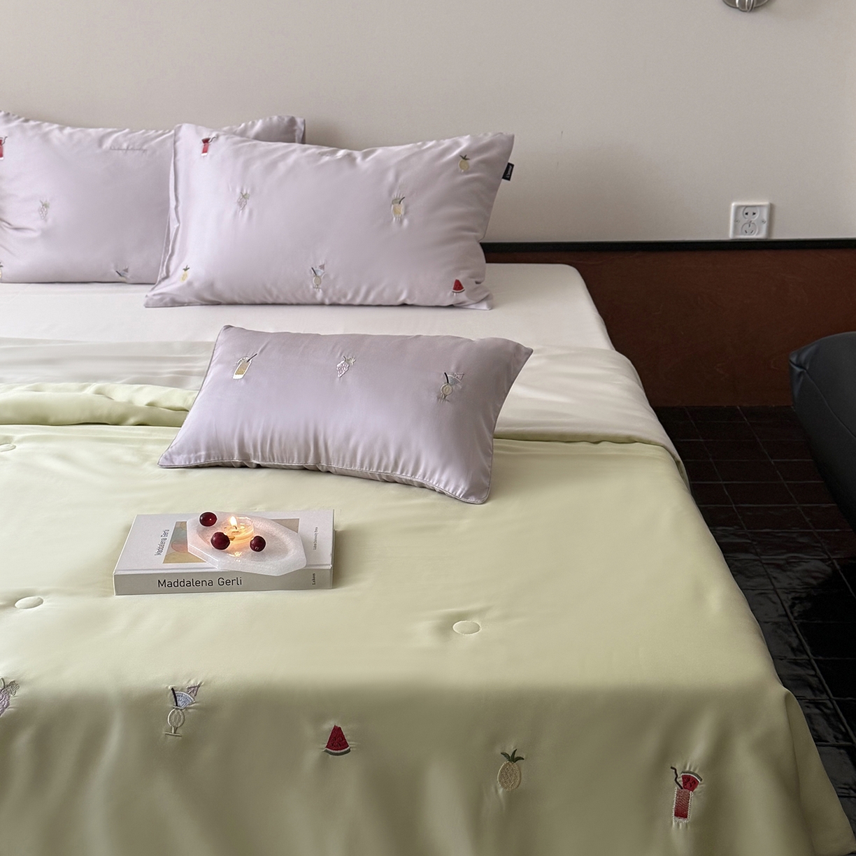 91家纺网 家纺一手货源 找家纺 鹿班家居 2026夏季新品60S兰精天丝刺绣夏被系列-夏日缤纷（标准会员-20元） 夏日缤纷-紫绿白