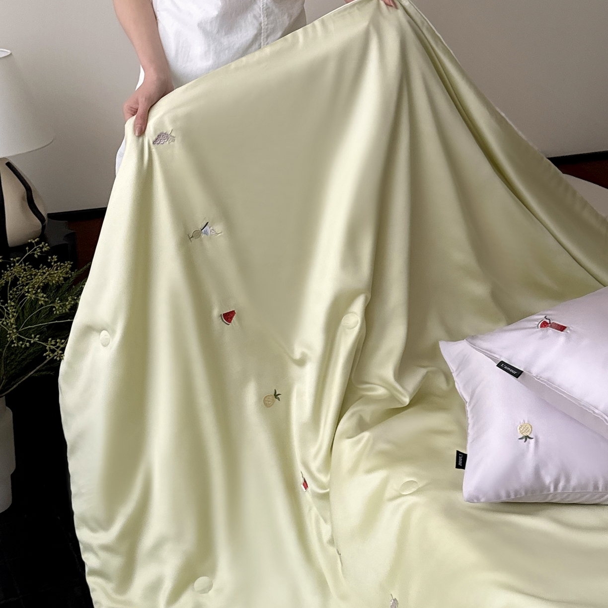 91家纺网 家纺一手货源 找家纺 鹿班家居 2026夏季新品60S兰精天丝刺绣夏被系列-夏日缤纷（标准会员-20元） 夏日缤纷-紫绿白