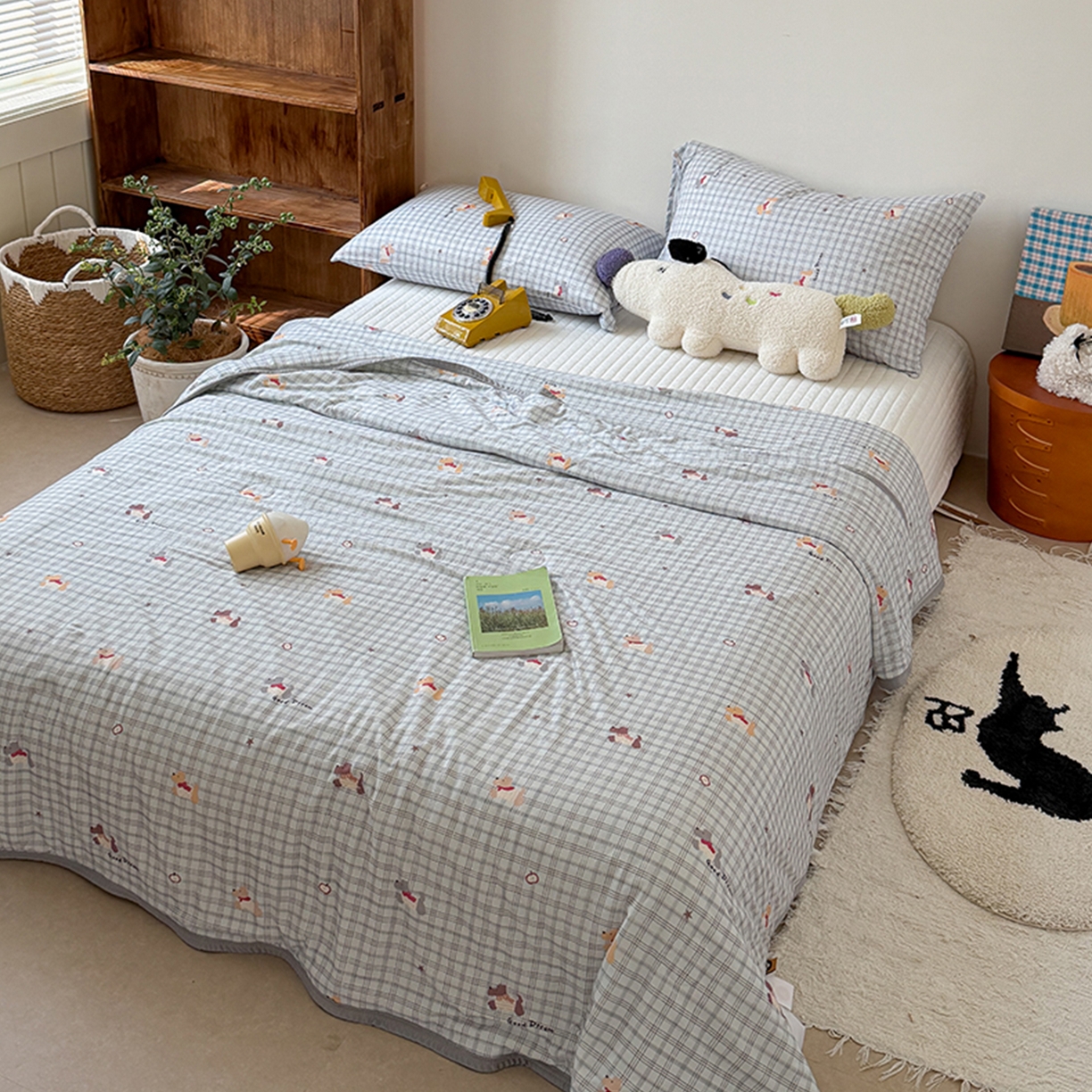 91家纺网 家纺一手货源 找家纺 桃子家居 2026新款A类卡通小清新印花高品质牛奶丝软糯针织棉包边夏被系列 针织棉-奶蓝小狗