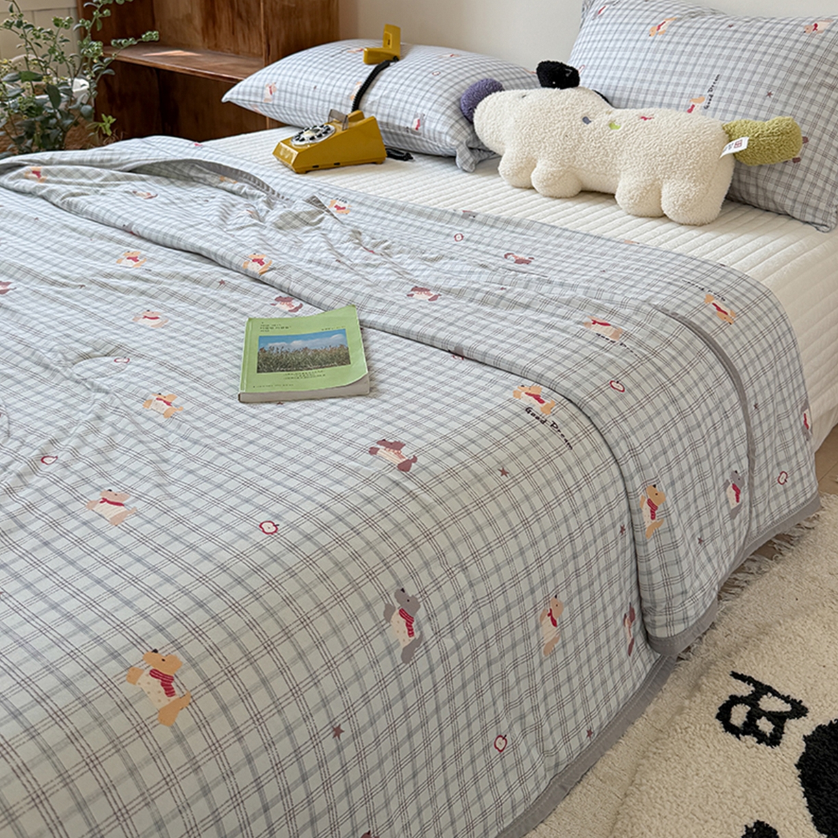 91家纺网 家纺一手货源 找家纺 桃子家居 2026新款A类卡通小清新印花高品质牛奶丝软糯针织棉包边夏被系列 针织棉-奶蓝小狗