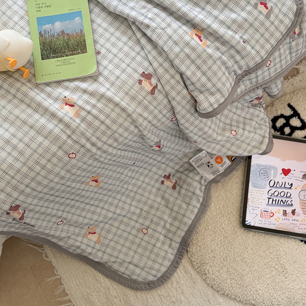 91家纺网 家纺一手货源 找家纺 桃子家居 2026新款A类卡通小清新印花高品质牛奶丝软糯针织棉包边夏被系列 针织棉-奶蓝小狗