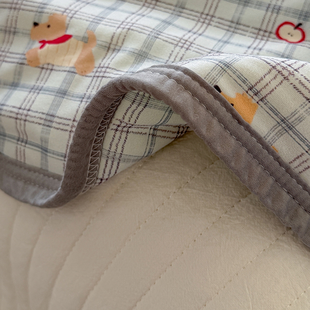 91家纺网 家纺一手货源 找家纺 桃子家居 2026新款A类卡通小清新印花高品质牛奶丝软糯针织棉包边夏被系列 针织棉-奶蓝小狗