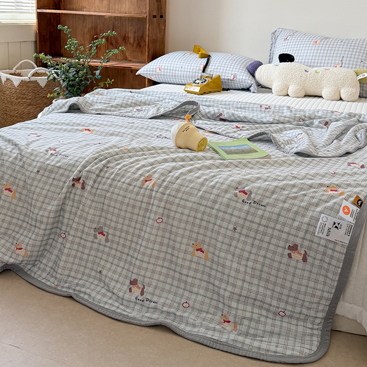 91家纺网 家纺一手货源 找家纺 桃子家居 2026新款A类卡通小清新印花高品质牛奶丝软糯针织棉包边夏被系列 针织棉-奶蓝小狗