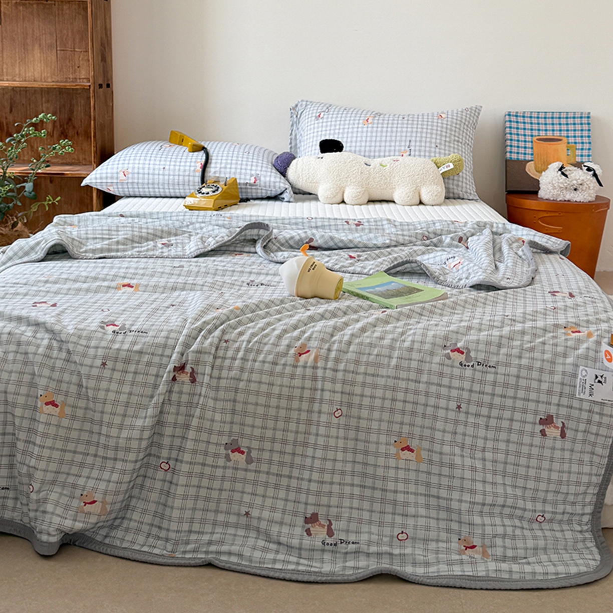 91家纺网 家纺一手货源 找家纺 桃子家居 2026新款A类卡通小清新印花高品质牛奶丝软糯针织棉包边夏被系列 针织棉-奶蓝小狗