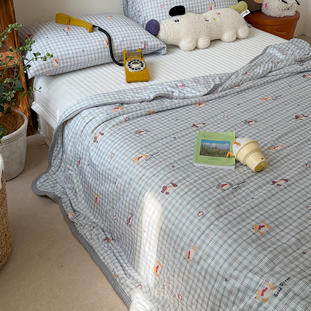 91家纺网 家纺一手货源 找家纺 桃子家居 2026新款A类卡通小清新印花高品质牛奶丝软糯针织棉包边夏被系列 针织棉-奶蓝小狗