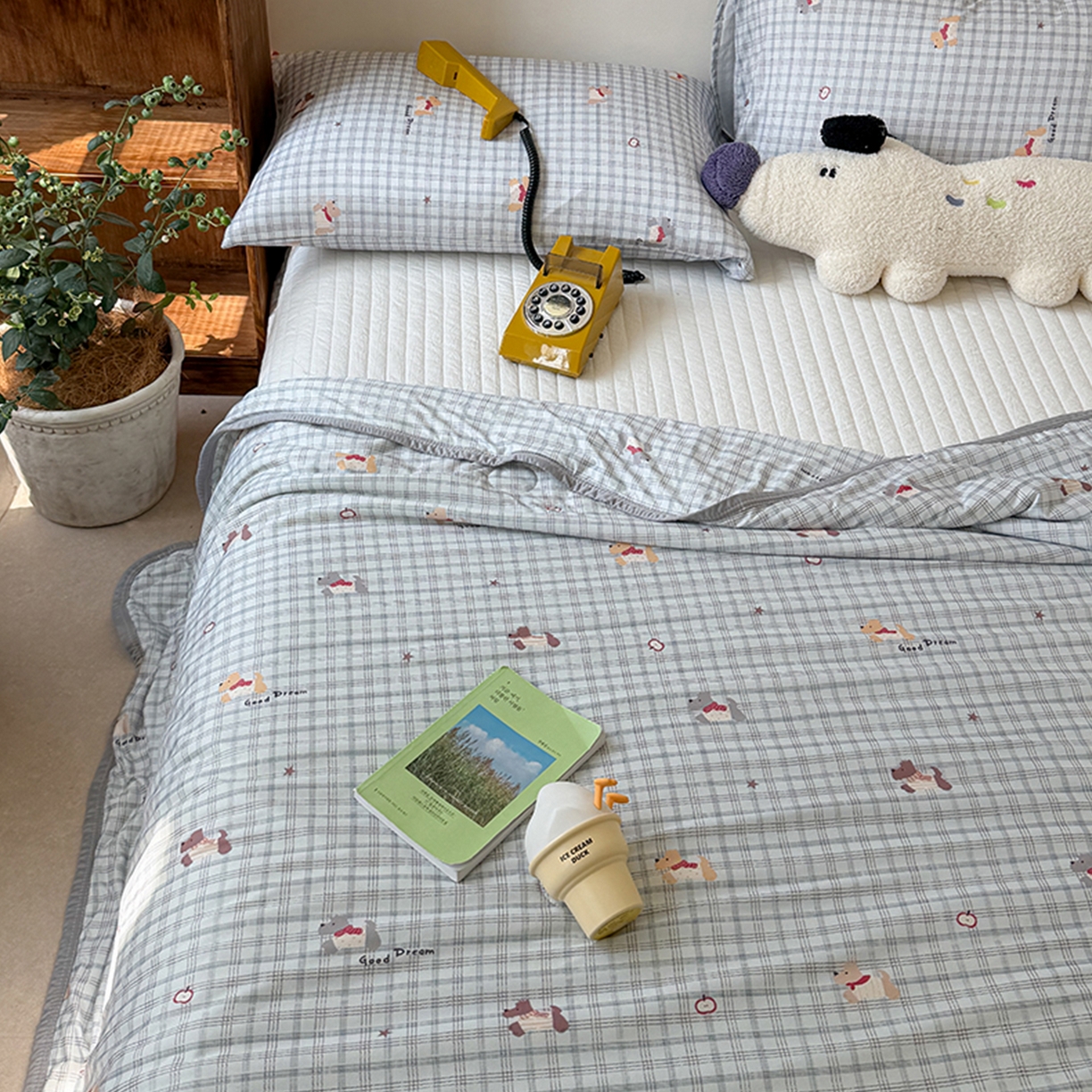 91家纺网 家纺一手货源 找家纺 桃子家居 2026新款A类卡通小清新印花高品质牛奶丝软糯针织棉包边夏被系列 针织棉-奶蓝小狗