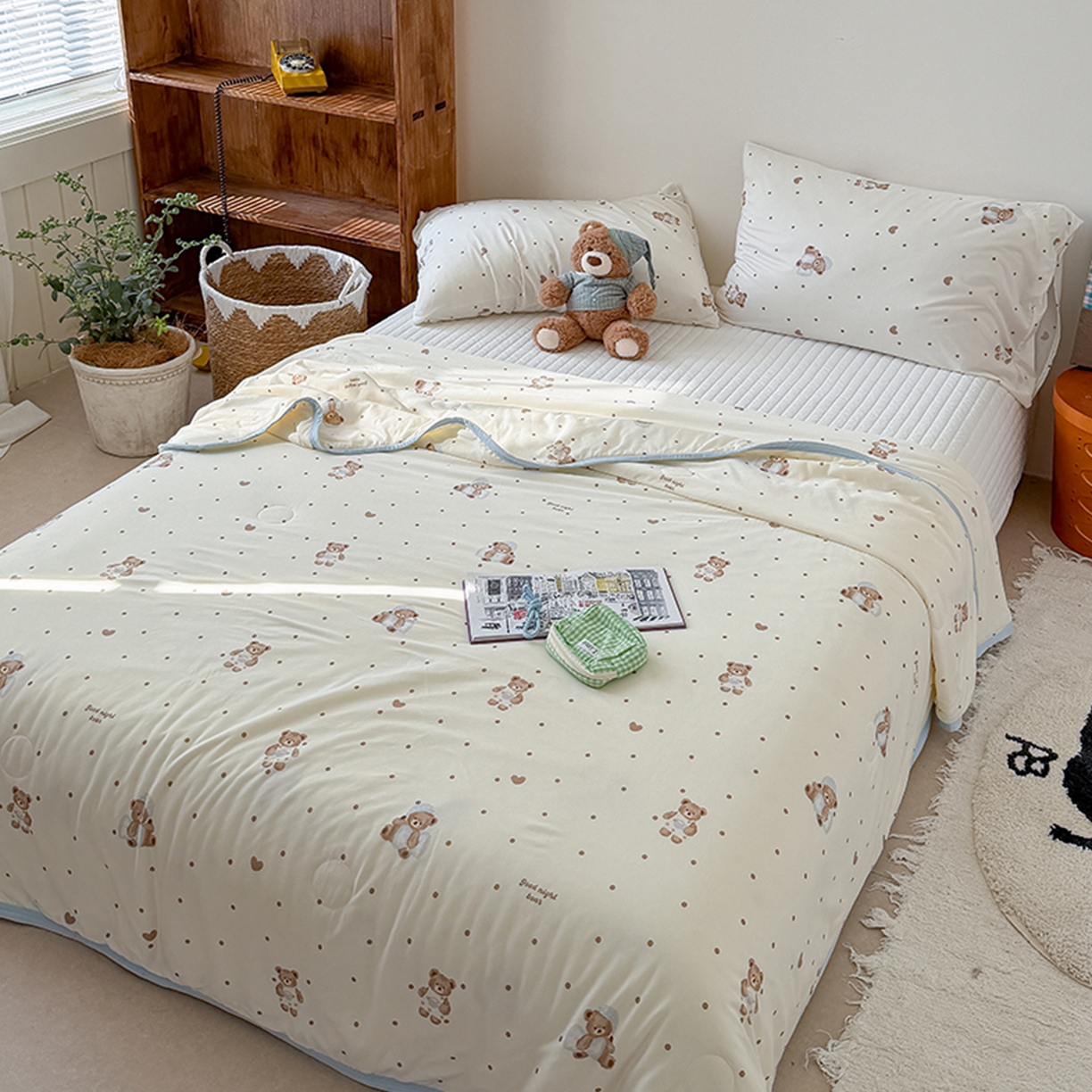 91家纺网 家纺一手货源 找家纺 桃子家居 2026新款A类卡通小清新印花高品质牛奶丝软糯针织棉包边夏被系列 针织棉-软糖小熊