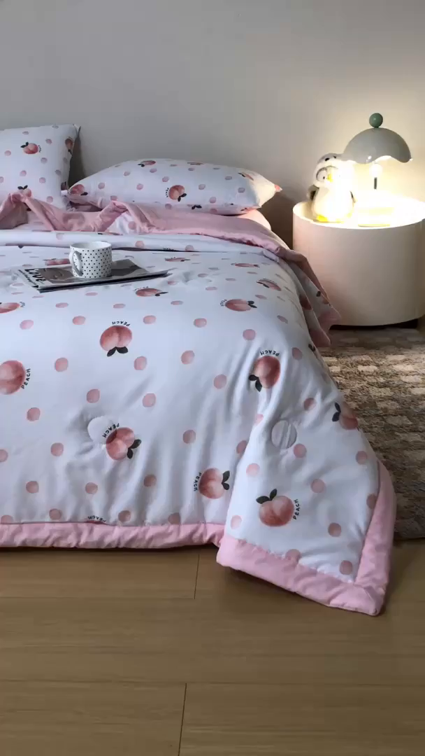 91家纺网 家纺一手货源 找家纺 爱屋及屋 2026新款水洗棉印花夏被夏凉被被子被芯 元气桃桃