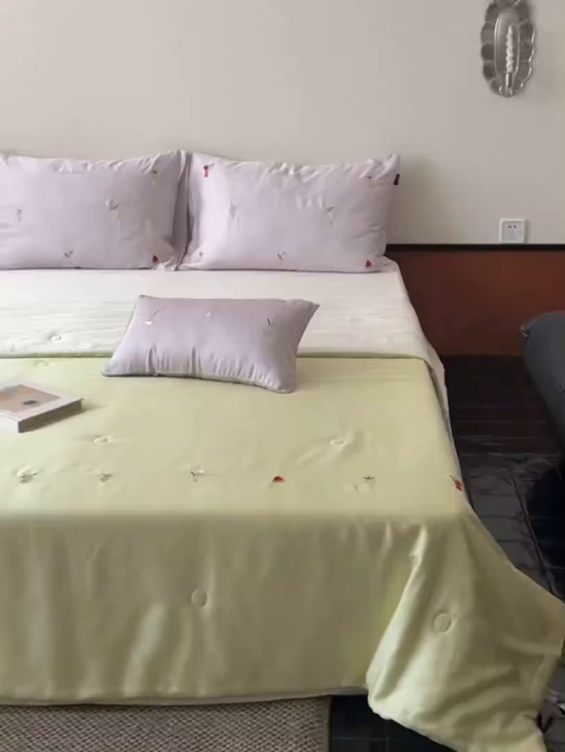 91家纺网 家纺一手货源 找家纺 鹿班家居 2026夏季新品60S兰精天丝刺绣夏被系列-夏日缤纷（标准会员-20元） 夏日缤纷-紫绿白