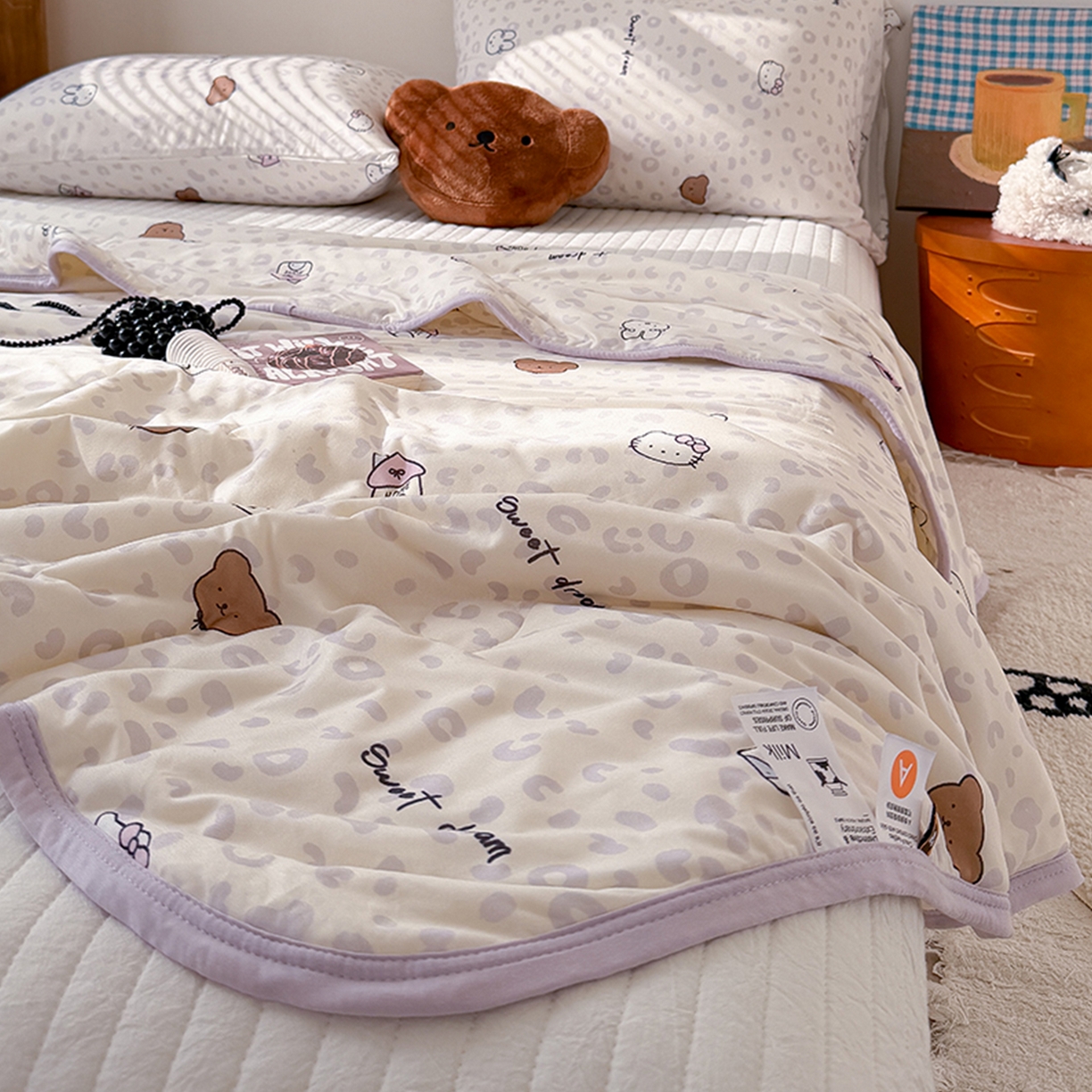91家纺网 家纺一手货源 找家纺 桃子家居 2026新款A类卡通小清新印花高品质牛奶丝软糯针织棉包边夏被系列 针织棉-紫梦乐园