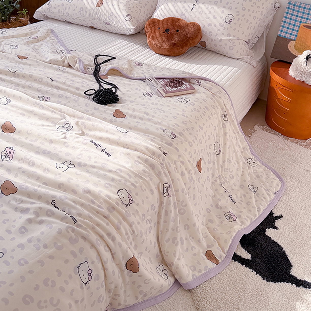 91家纺网 家纺一手货源 找家纺 桃子家居 2026新款A类卡通小清新印花高品质牛奶丝软糯针织棉包边夏被系列 针织棉-紫梦乐园