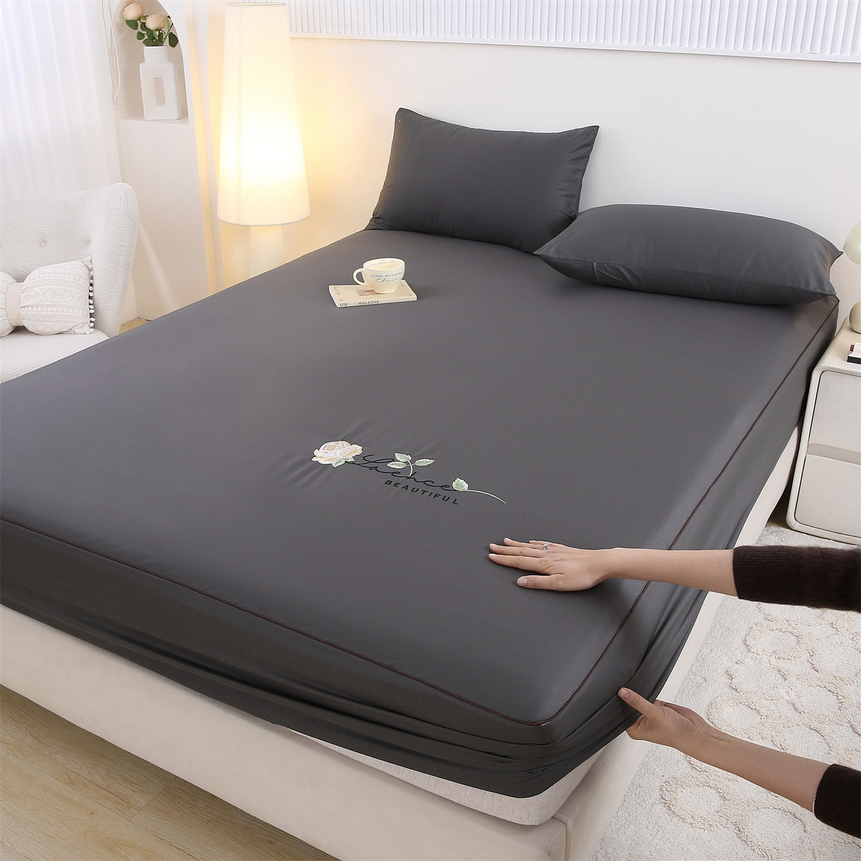 91家纺网 家纺一手货源 找家纺 （总）乐逸家纺 2026新款斜纹全棉100%高支高密40支精美刺绣款单层床笠三件套一见倾心系列