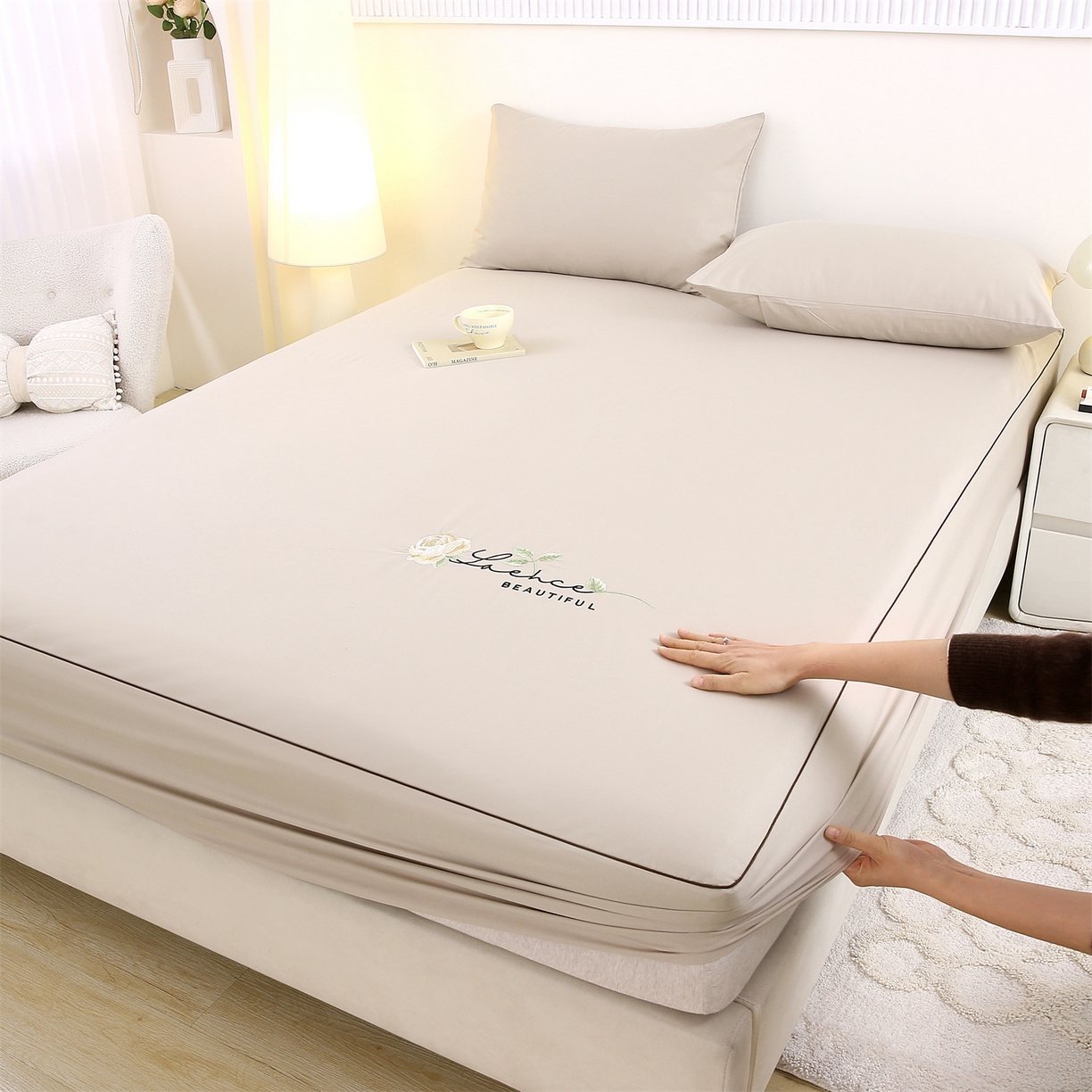 乐逸家纺 2026新款斜纹全棉100%高支高密40支精美刺绣款单层床笠三件套一见倾心系列 一见倾心-浅驼