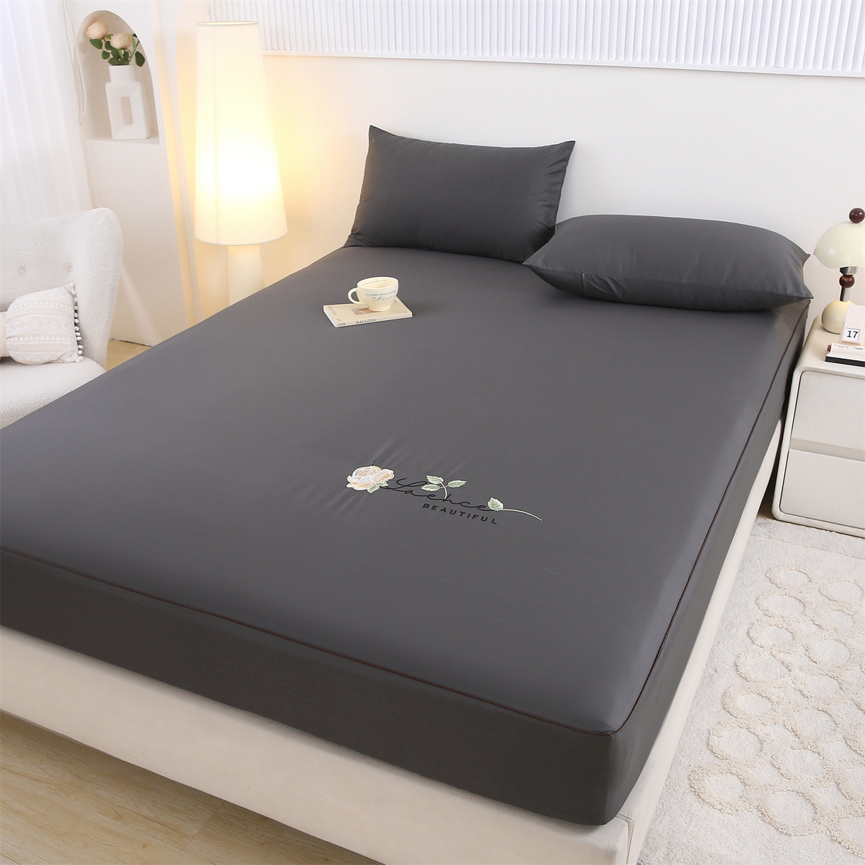 91家纺网 家纺一手货源 找家纺 乐逸家纺 2026新款斜纹全棉100%高支高密40支精美刺绣款单层床笠三件套一见倾心系列 一见倾心-黑灰色