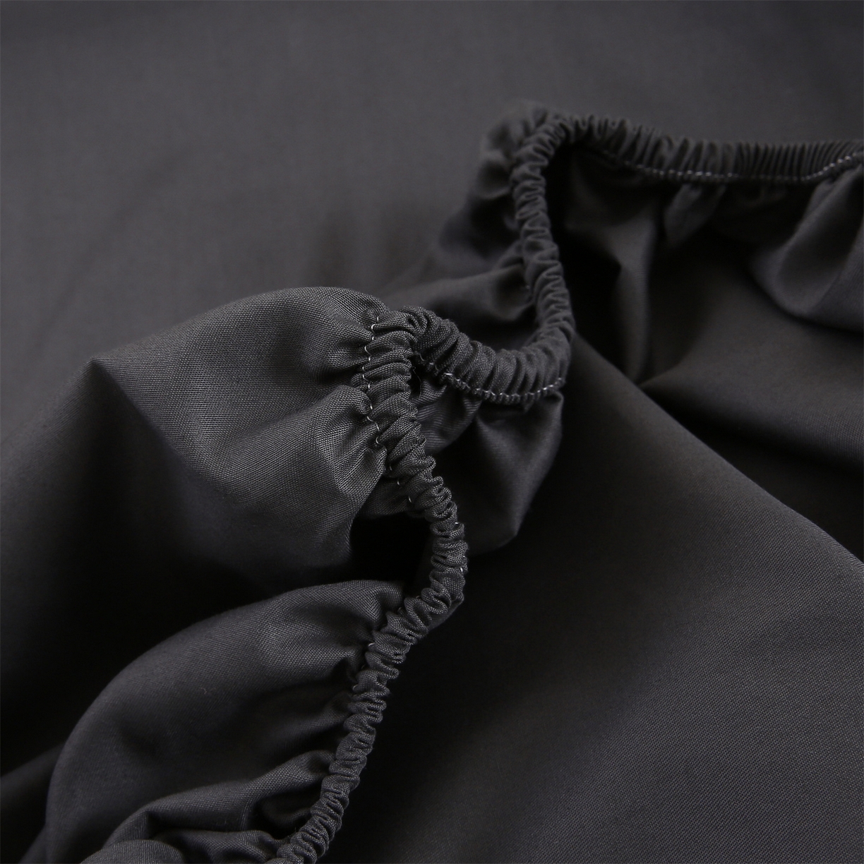 91家纺网 家纺一手货源 找家纺 乐逸家纺 2026新款斜纹全棉100%高支高密40支精美刺绣款单层床笠三件套一见倾心系列 一见倾心-黑灰色