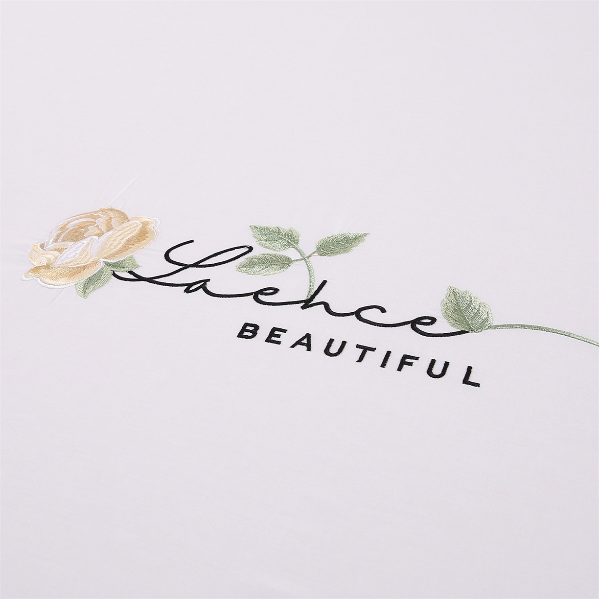 91家纺网 家纺一手货源 找家纺 乐逸家纺 2026新款斜纹全棉100%高支高密40支精美刺绣款单层床笠三件套一见倾心系列 一见倾心-纯白