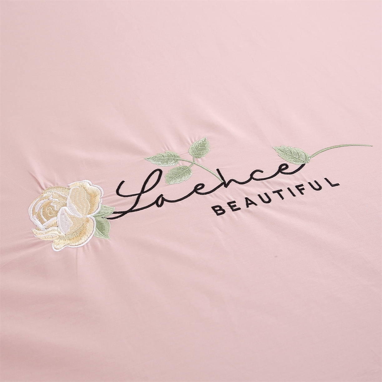 91家纺网 家纺一手货源 找家纺 乐逸家纺 2026新款斜纹全棉100%高支高密40支精美刺绣款单层床笠三件套一见倾心系列 一见倾心-玉