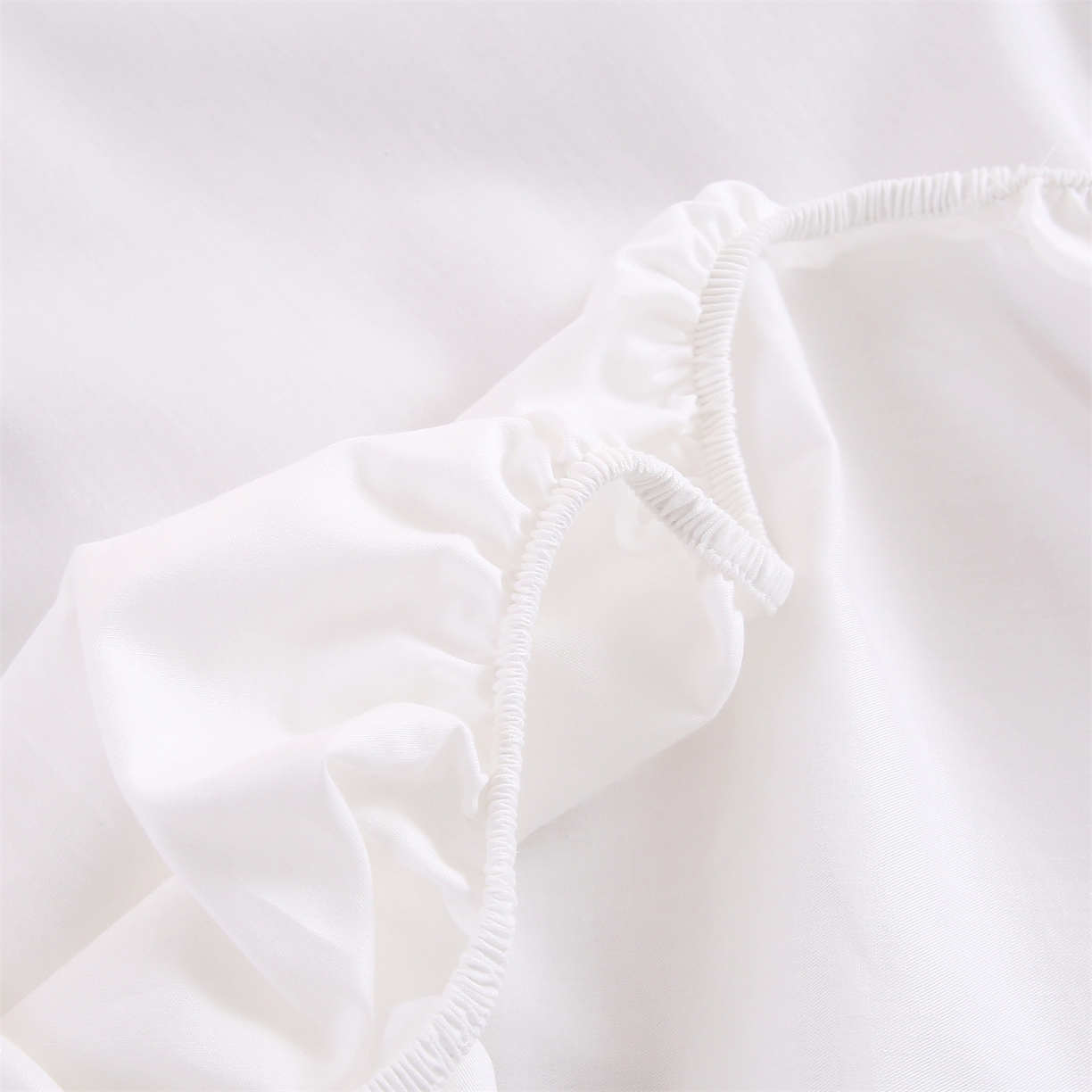 91家纺网 家纺一手货源 找家纺 乐逸家纺 2026新款斜纹全棉100%高支高密40支精美刺绣款单层床笠三件套一见倾心系列 一见倾心-纯白