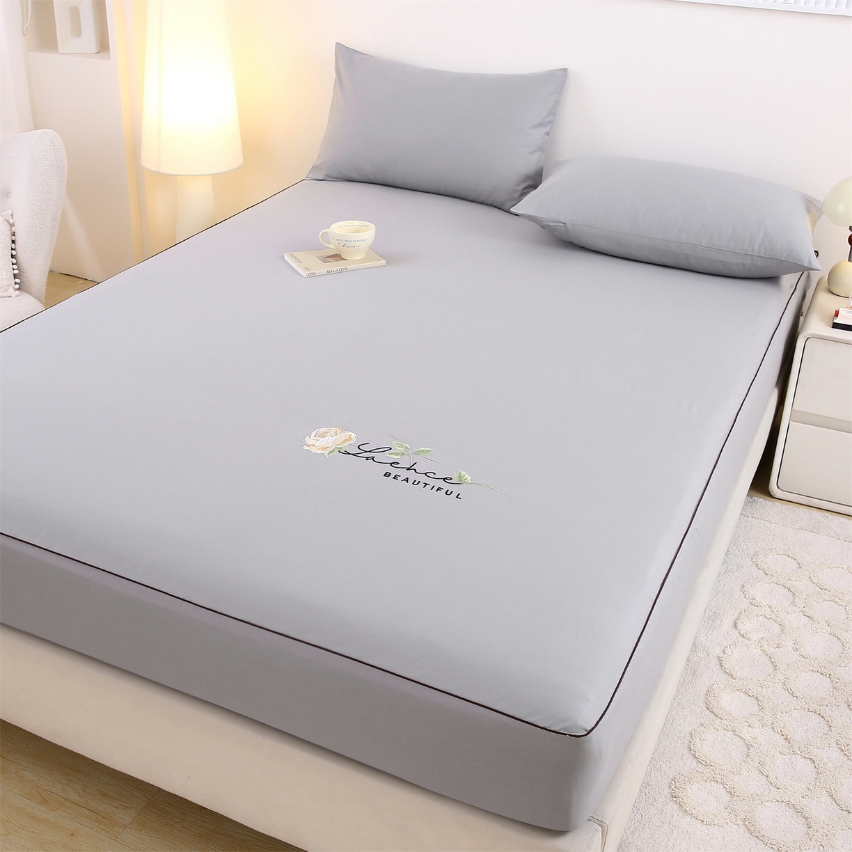 91家纺网 家纺一手货源 找家纺 乐逸家纺 2026新款斜纹全棉100%高支高密40支精美刺绣款单层床笠三件套一见倾心系列 一见倾心-浅灰