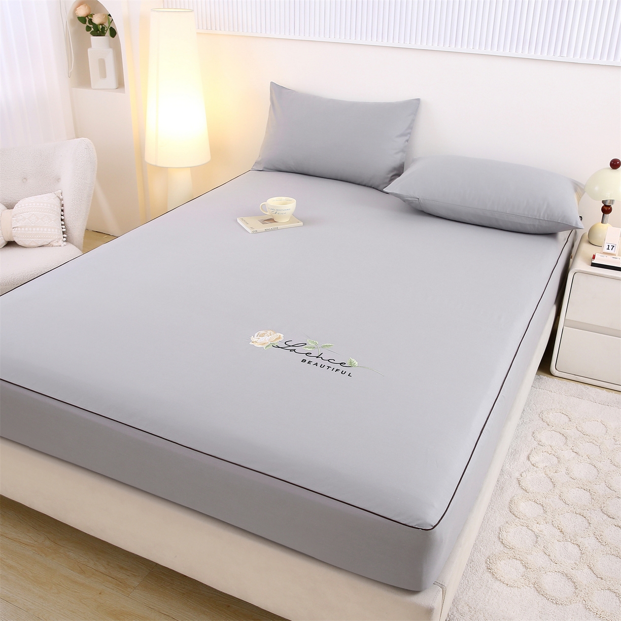 91家纺网 家纺一手货源 找家纺 乐逸家纺 2026新款斜纹全棉100%高支高密40支精美刺绣款单层床笠三件套一见倾心系列 一见倾心-浅灰