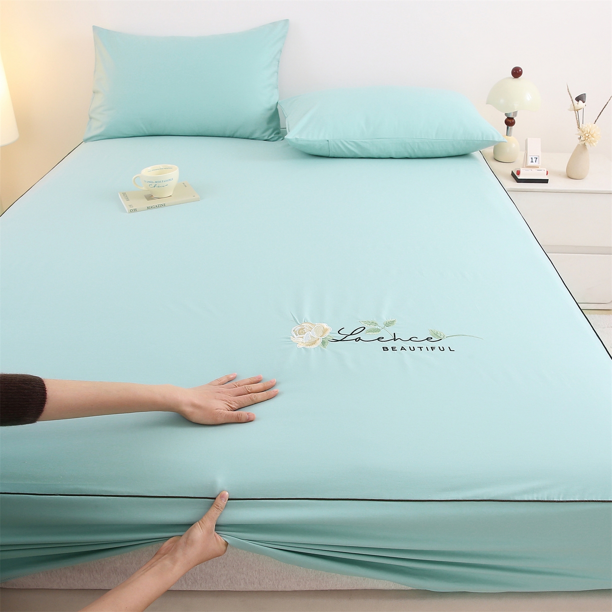 91家纺网 家纺一手货源 找家纺 乐逸家纺 2026新款斜纹全棉100%高支高密40支精美刺绣款单层床笠三件套一见倾心系列 一见倾心-蒂芙尼蓝