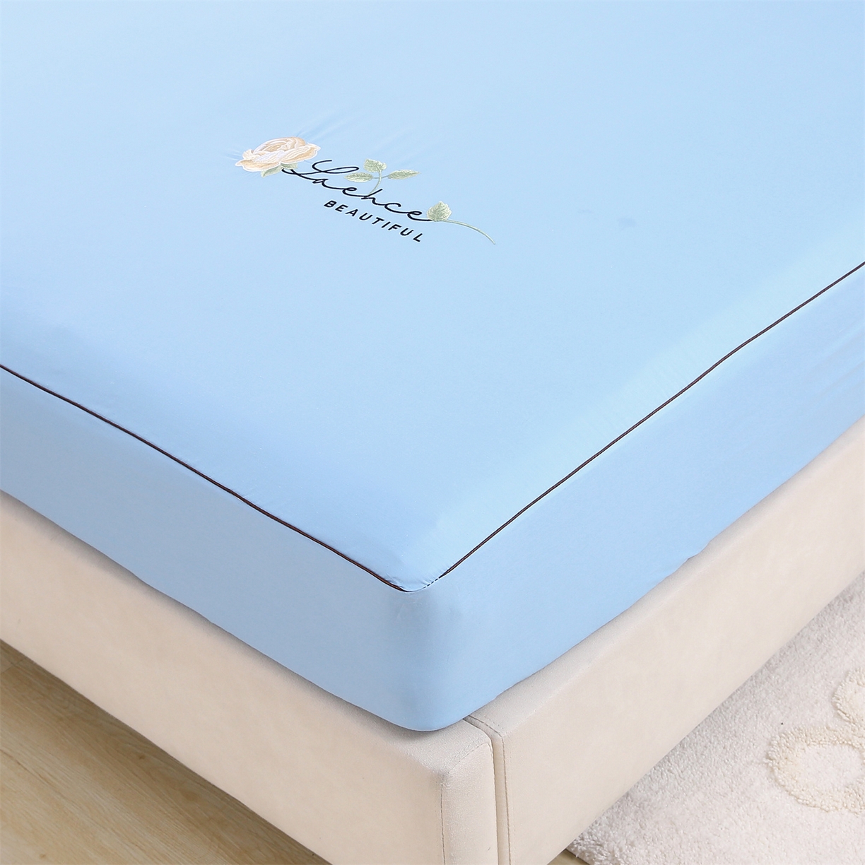 91家纺网 家纺一手货源 找家纺 乐逸家纺 2026新款斜纹全棉100%高支高密40支精美刺绣款单层床笠三件套一见倾心系列 一见倾心-婴儿蓝