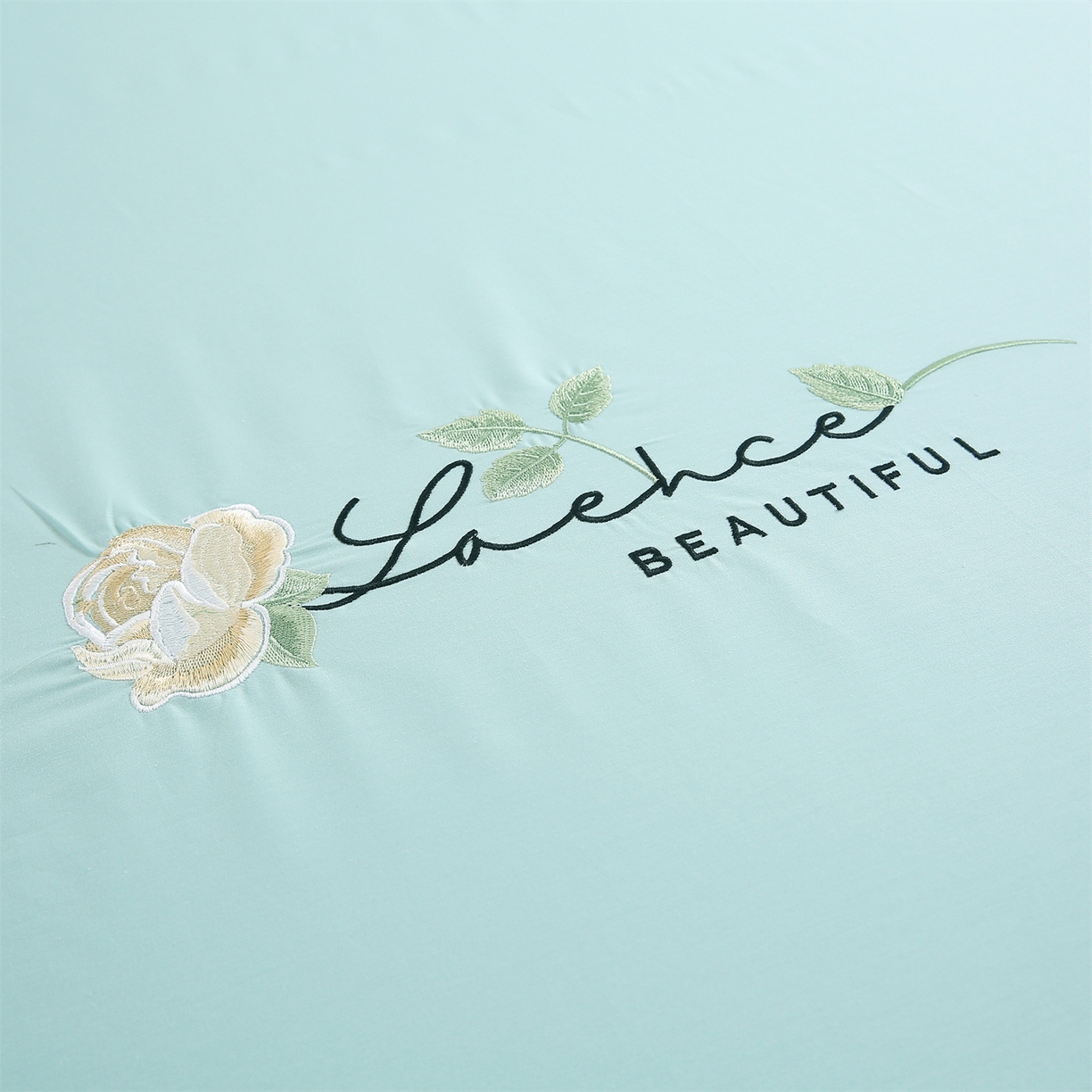 91家纺网 家纺一手货源 找家纺 乐逸家纺 2026新款斜纹全棉100%高支高密40支精美刺绣款单层床笠三件套一见倾心系列 一见倾心-蒂芙尼蓝