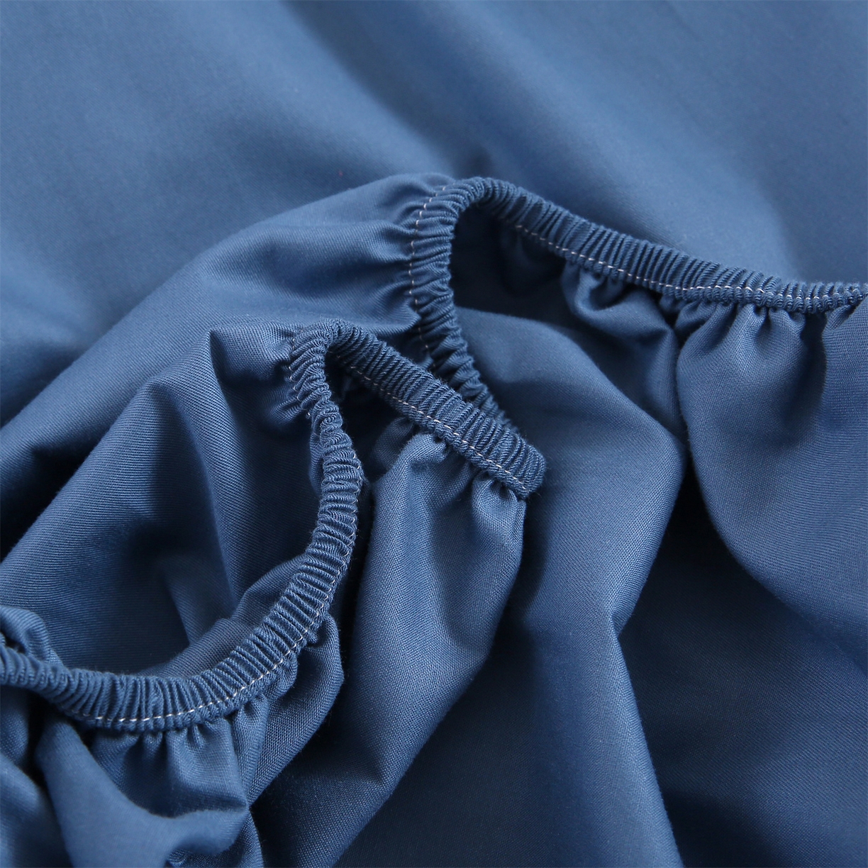 91家纺网 家纺一手货源 找家纺 乐逸家纺 2026新款斜纹全棉100%高支高密40支精美刺绣款单层床笠三件套一见倾心系列 一见倾心-深海蓝