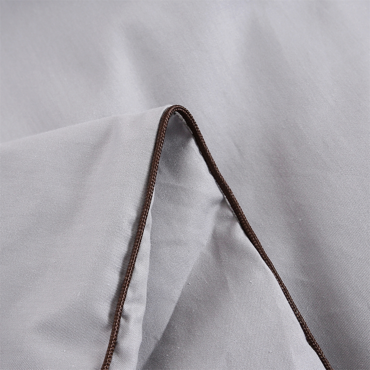 91家纺网 家纺一手货源 找家纺 乐逸家纺 2026新款斜纹全棉100%高支高密40支精美刺绣款单层床笠三件套一见倾心系列 一见倾心-浅灰