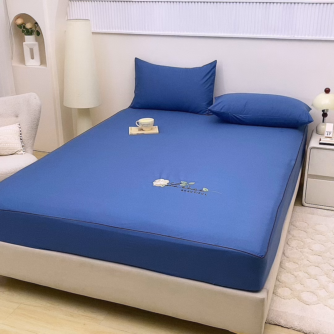 91家纺网 家纺一手货源 找家纺 乐逸家纺 2026新款斜纹全棉100%高支高密40支精美刺绣款单层床笠三件套一见倾心系列 一见倾心-深海蓝