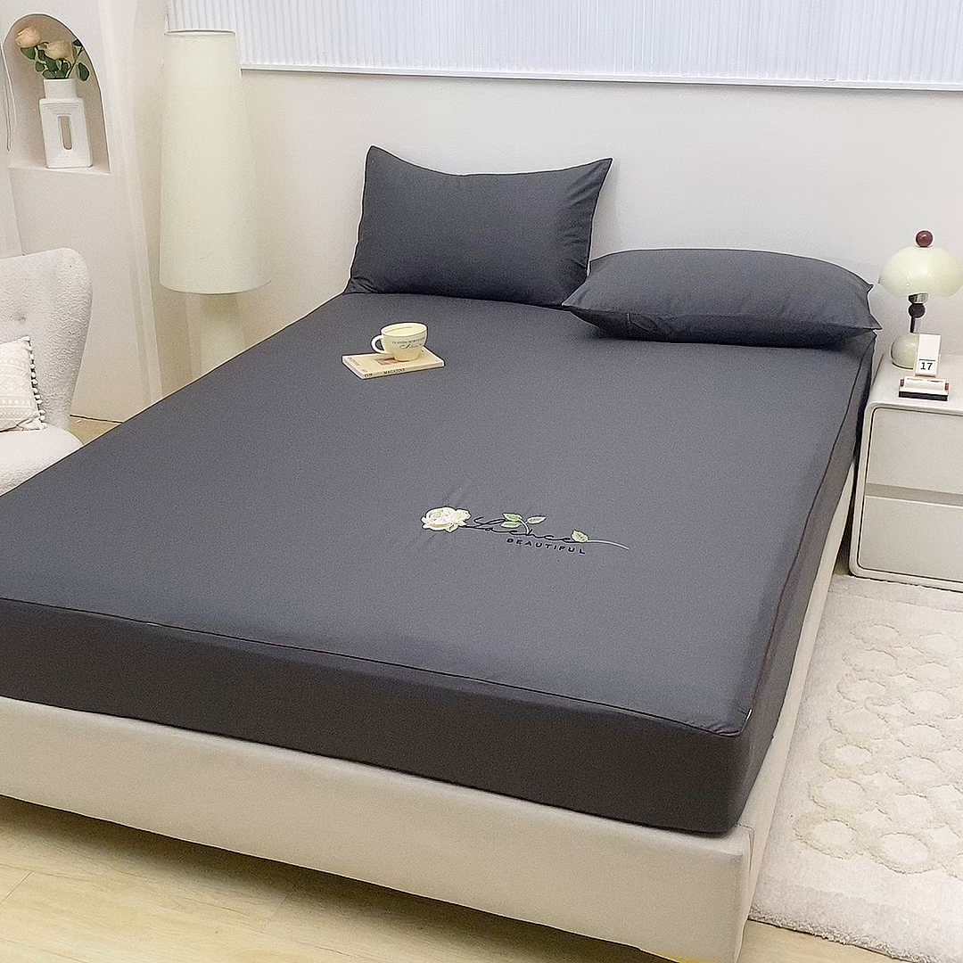 91家纺网 家纺一手货源 找家纺 乐逸家纺 2026新款斜纹全棉100%高支高密40支精美刺绣款单层床笠三件套一见倾心系列 一见倾心-黑灰色