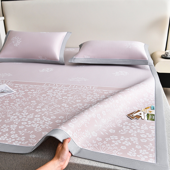 91家纺网 家纺一手货源 找家纺 小牛席业 2026春夏新款【实拍风格】PE凉感小碎花提花冰丝席 粉色