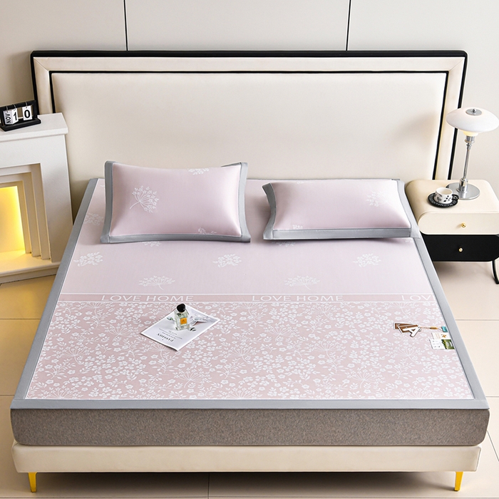 91家纺网 家纺一手货源 找家纺 小牛席业 2026春夏新款【实拍风格】PE凉感小碎花提花冰丝席 粉色