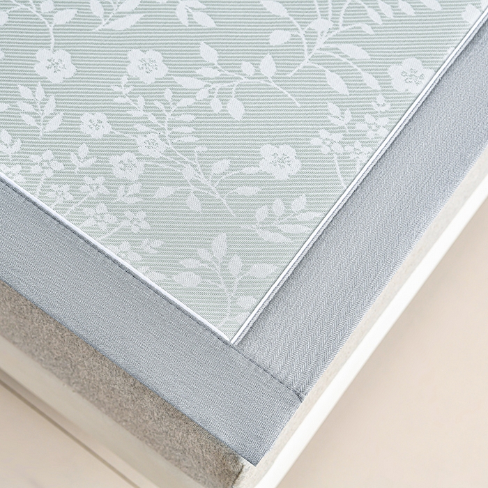 91家纺网 家纺一手货源 找家纺 小牛席业 2026春夏新款【实拍风格】PE凉感小碎花提花冰丝席 抹茶