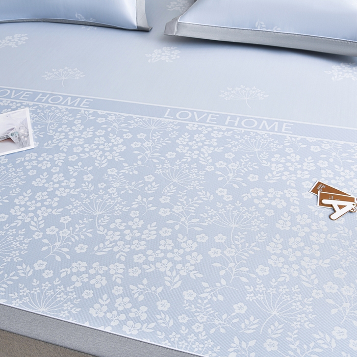 91家纺网 家纺一手货源 找家纺 小牛席业 2026春夏新款【实拍风格】PE凉感小碎花提花冰丝席 蓝色