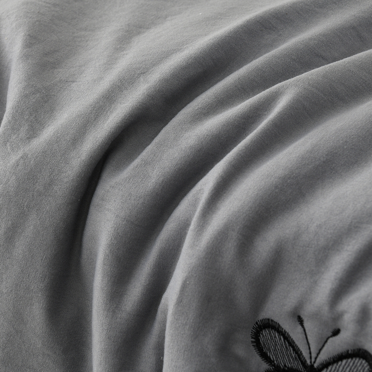 91家纺网 家纺一手货源 找家纺 推推家纺 2026新款水洗棉床盖夏被四件套 蝴蝶-灰色