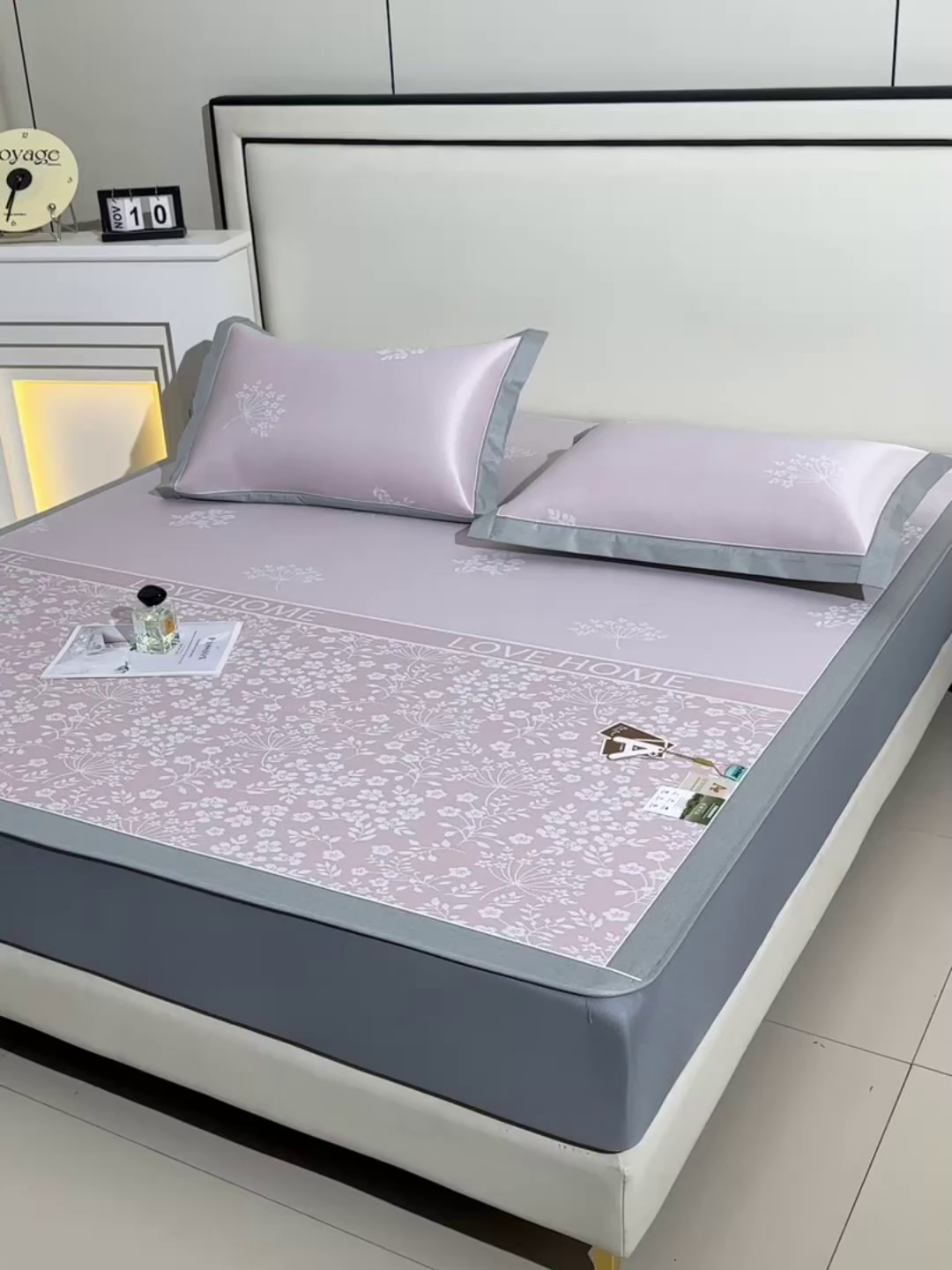 91家纺网 家纺一手货源 找家纺 小牛席业 2026春夏新款【实拍风格】PE凉感小碎花提花冰丝席 粉色