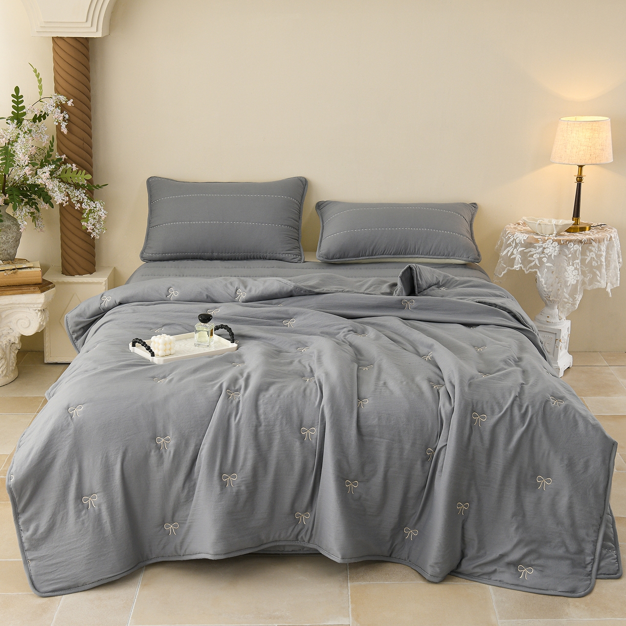 91家纺网 家纺一手货源 找家纺 推推家纺 2026新款水洗棉床盖夏被四件套 蝴蝶结-灰色