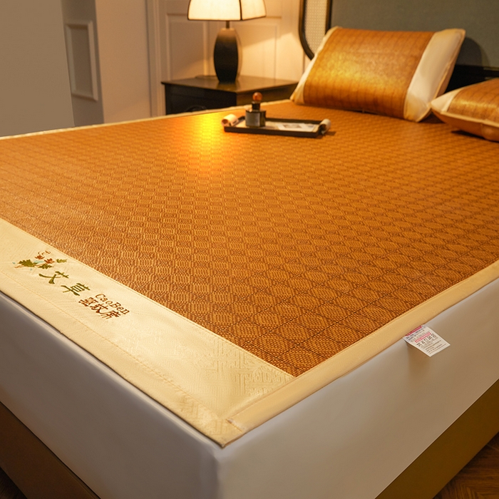 91家纺网 家纺一手货源 找家纺 大元 2026新款凉席刺绣艾草藤席 刺绣款-罗马格