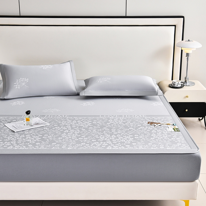 91家纺网 家纺一手货源 找家纺 （总）小牛席业 2026春夏新款【实拍风格】PE凉感小碎花提花冰丝席凉席席子（床笠款）