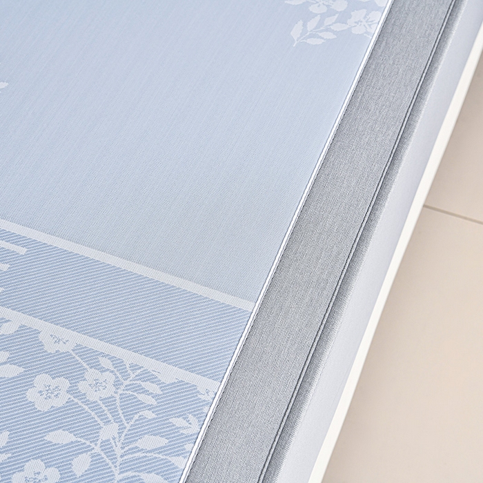 91家纺网 家纺一手货源 找家纺 小牛席业 2026春夏新款【实拍风格】PE凉感小碎花提花冰丝席凉席席子（床笠款） 蓝色