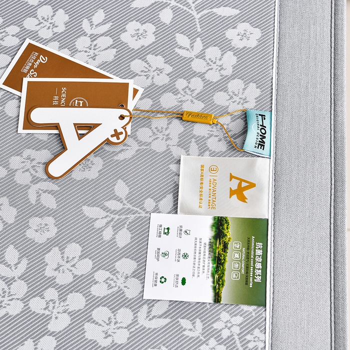 91家纺网 家纺一手货源 找家纺 小牛席业 2026春夏新款【实拍风格】PE凉感小碎花提花冰丝席凉席席子（床笠款） 灰色