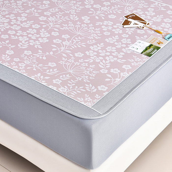 91家纺网 家纺一手货源 找家纺 小牛席业 2026春夏新款【实拍风格】PE凉感小碎花提花冰丝席凉席席子（床笠款） 粉色