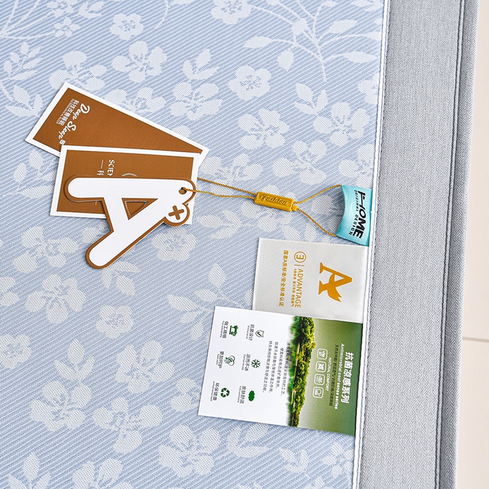 91家纺网 家纺一手货源 找家纺 小牛席业 2026春夏新款【实拍风格】PE凉感小碎花提花冰丝席凉席席子（床笠款） 蓝色