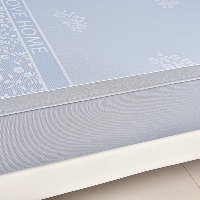 91家纺网 家纺一手货源 找家纺 小牛席业 2026春夏新款【实拍风格】PE凉感小碎花提花冰丝席凉席席子（床笠款） 蓝色